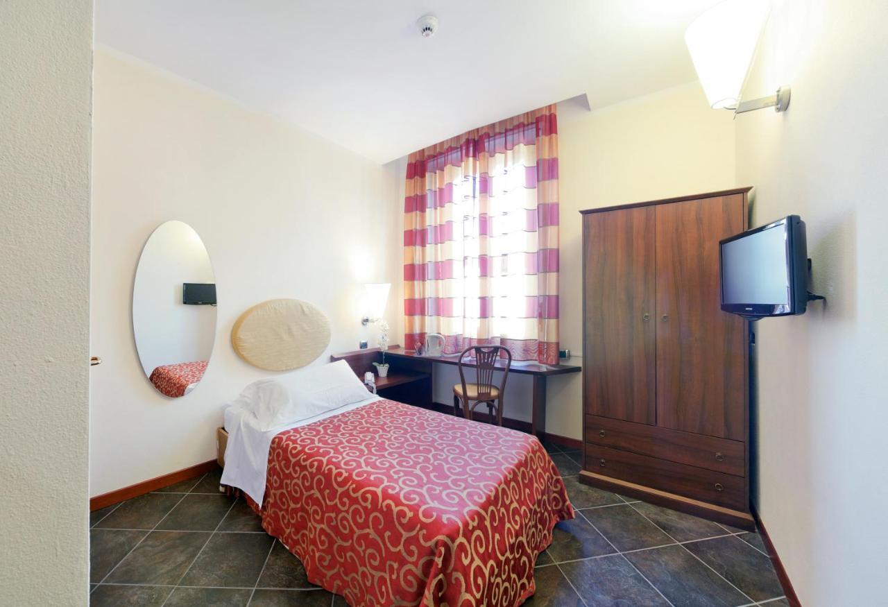 Antico Albergo Madonna Legnano Room photo